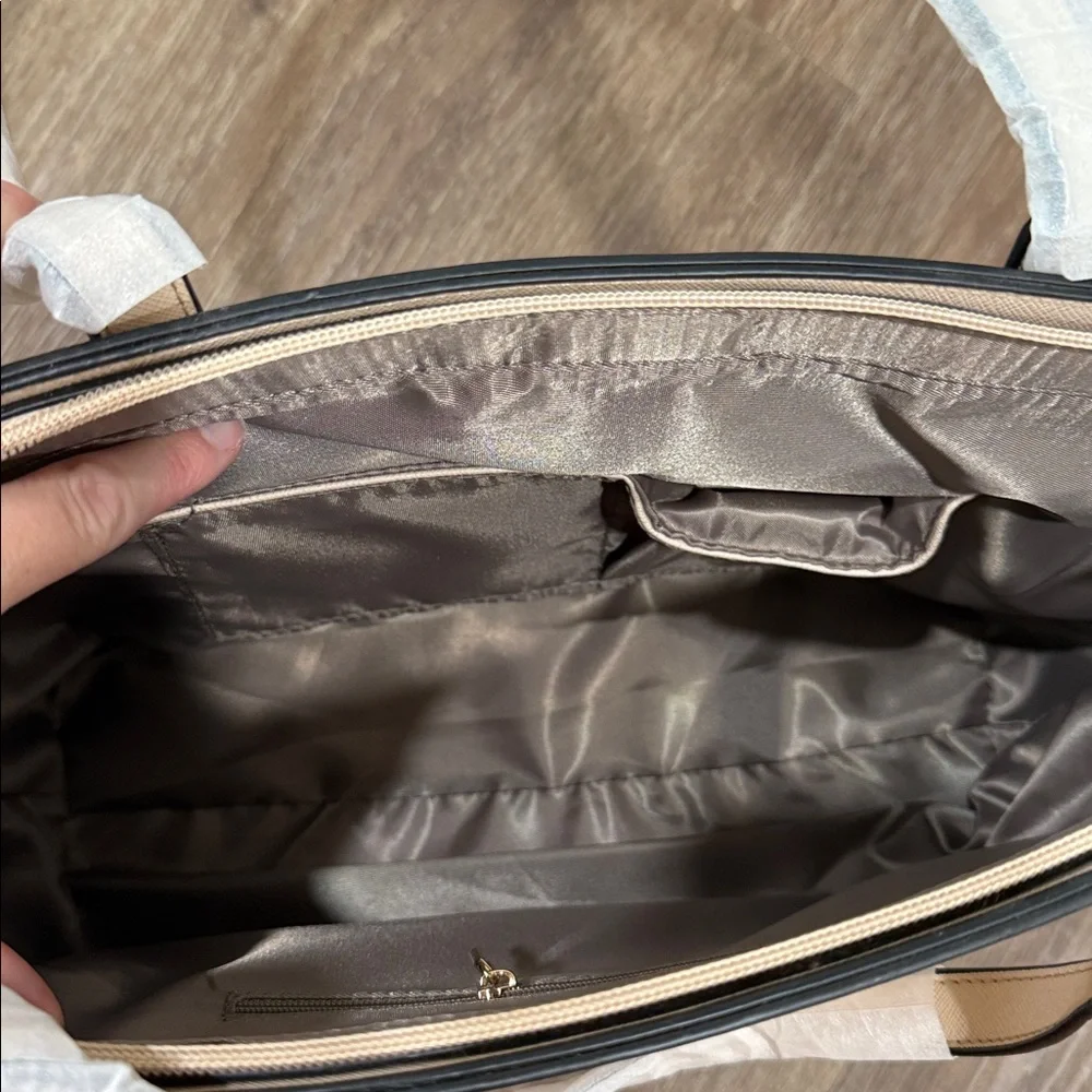 Never Used Cream Tote Bag - Picture 3 of 3